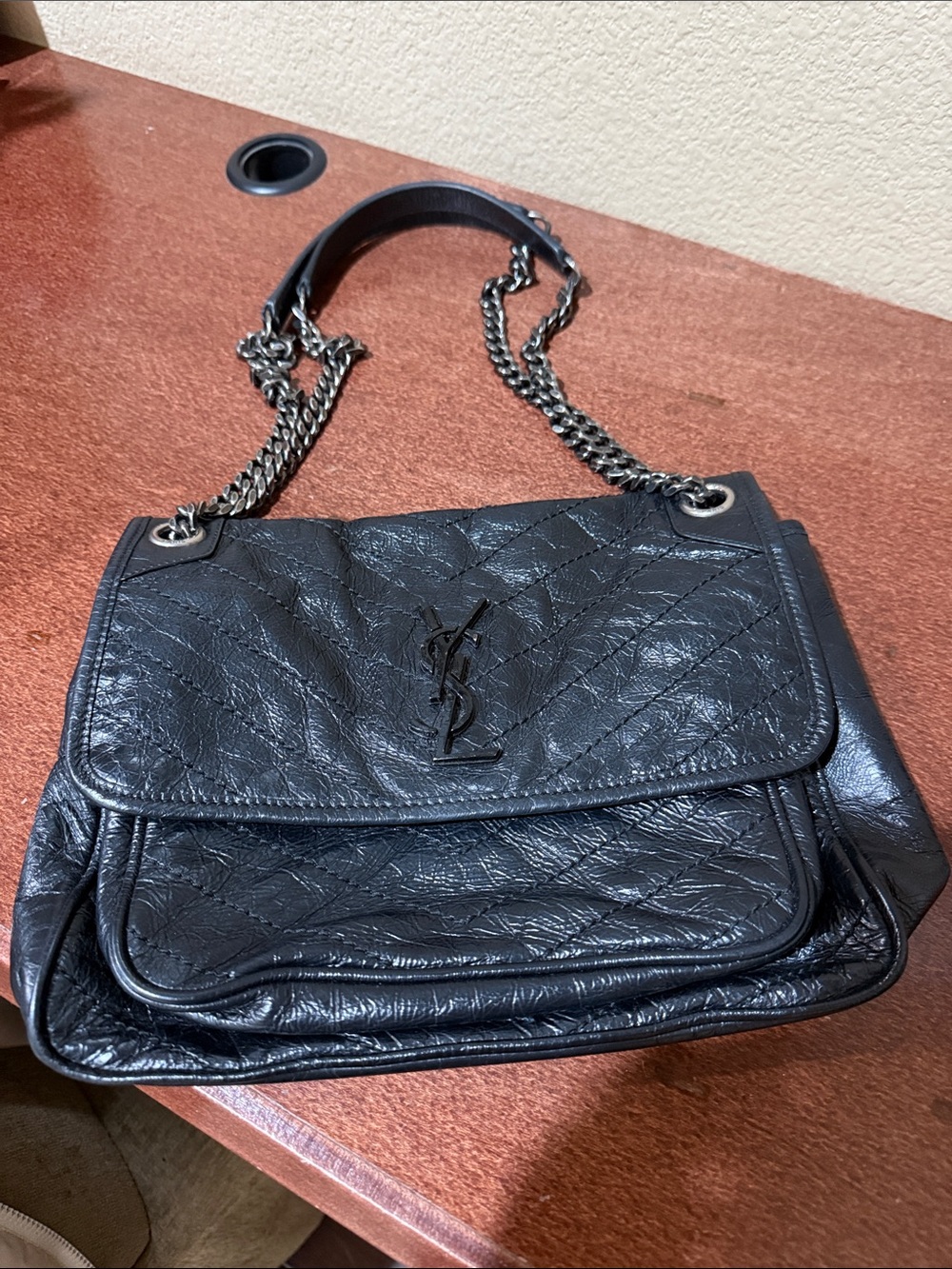 Nikki med Saint Laurent Black Quilted Leather Chain Shoulder Bag black on black